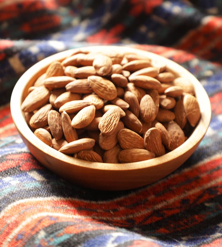 مغز بادام تلخ ایرانی