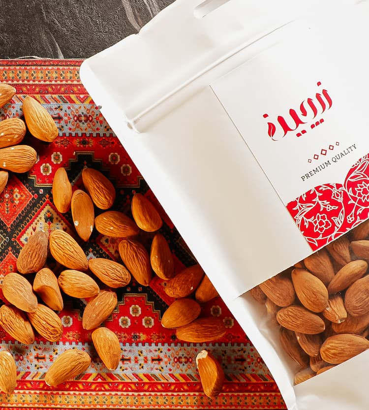 مغز بادام خارجی خام