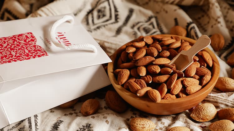 مغز بادام ایرانی خام