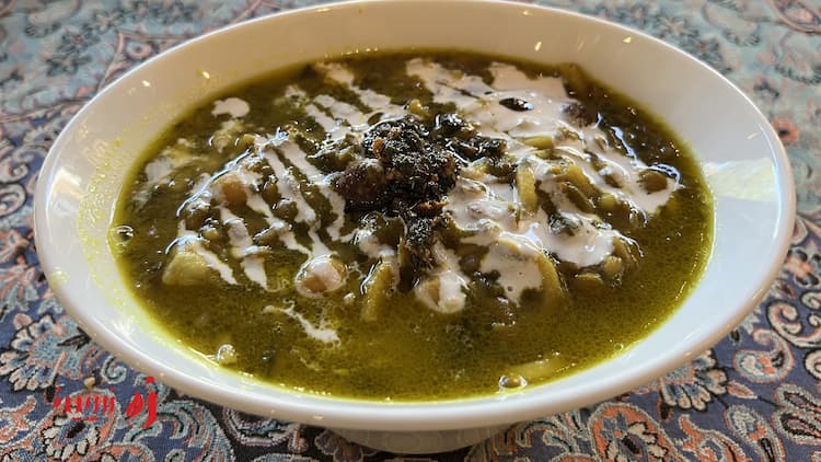 طرز تهیه آش ترش، در مناطق مختلف ایران چطور آش ترش می پزند؟