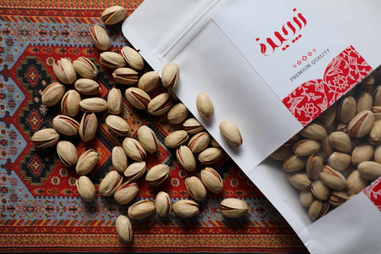 پسته احمد آقایی شور (نمکی)
