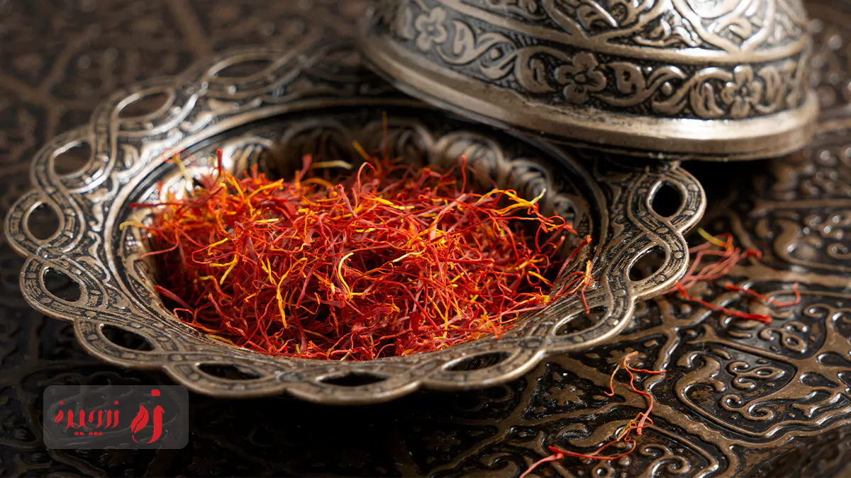 زعفران پوشال چیست؟ معرفی کامل، ویژگی‌ها، انواع و کاربردها
