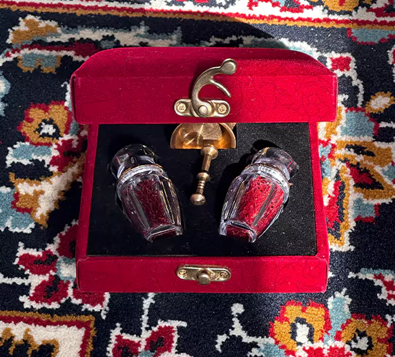 پک هدیه مخمل زعفران سوپر نگین ۲ گرمی (با هاون برنجی)