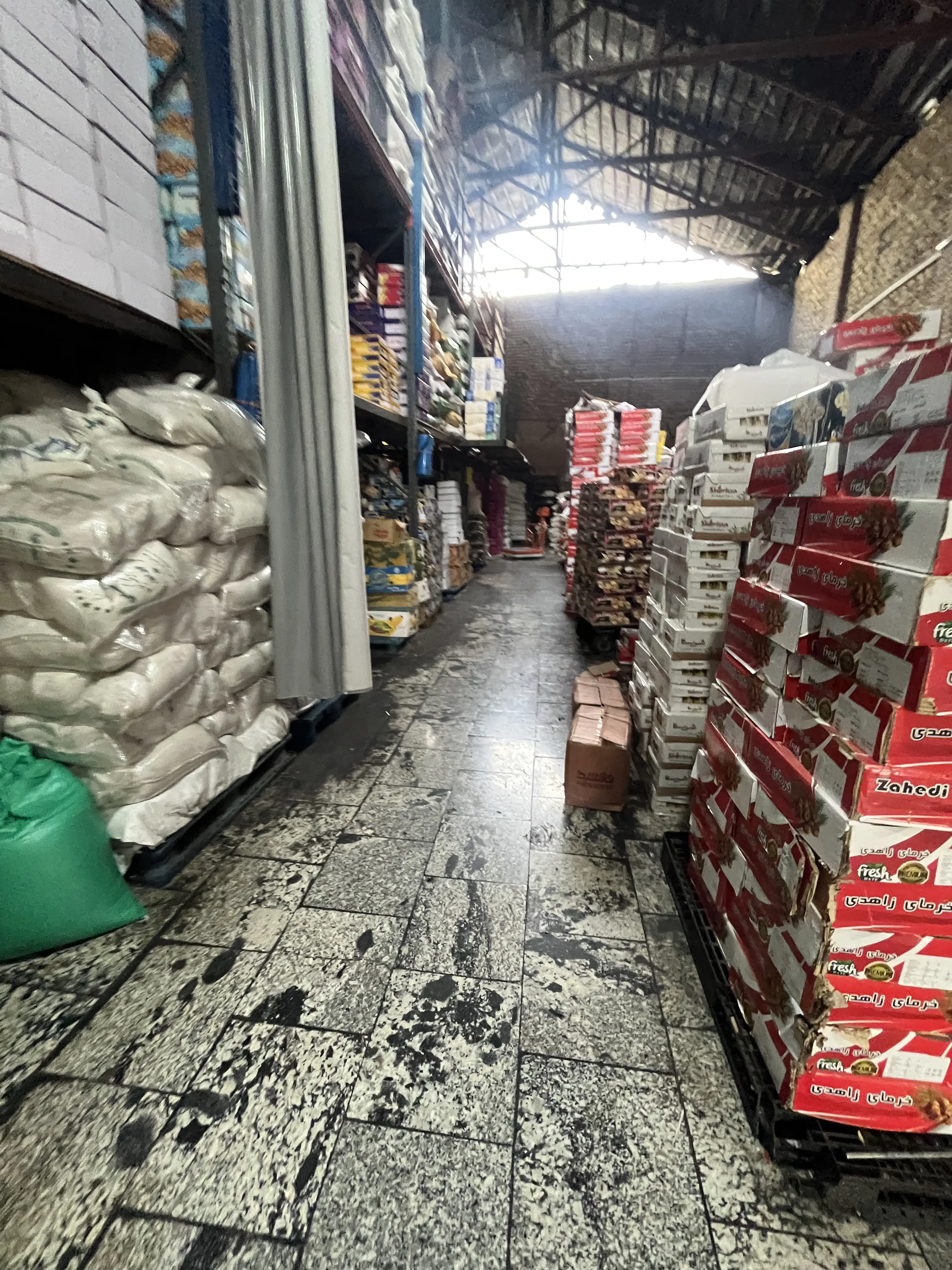 فروشگاه زرچین در عکس اول در تهران - مولوی