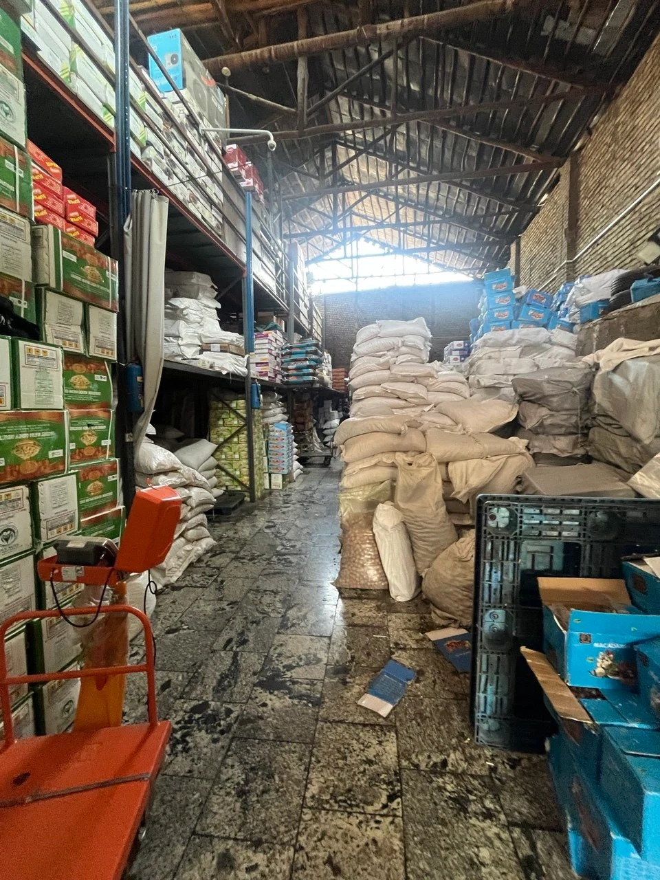 فروشگاه زرچین در عکس سوم در تهران - مولوی